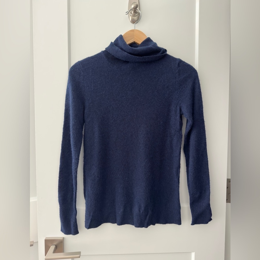 White + Warren Navy Cashmere Turtleneck